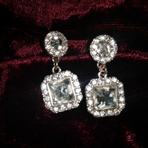 🎉5 For $10🎉Sparkling earrings - Picture 2 of 3